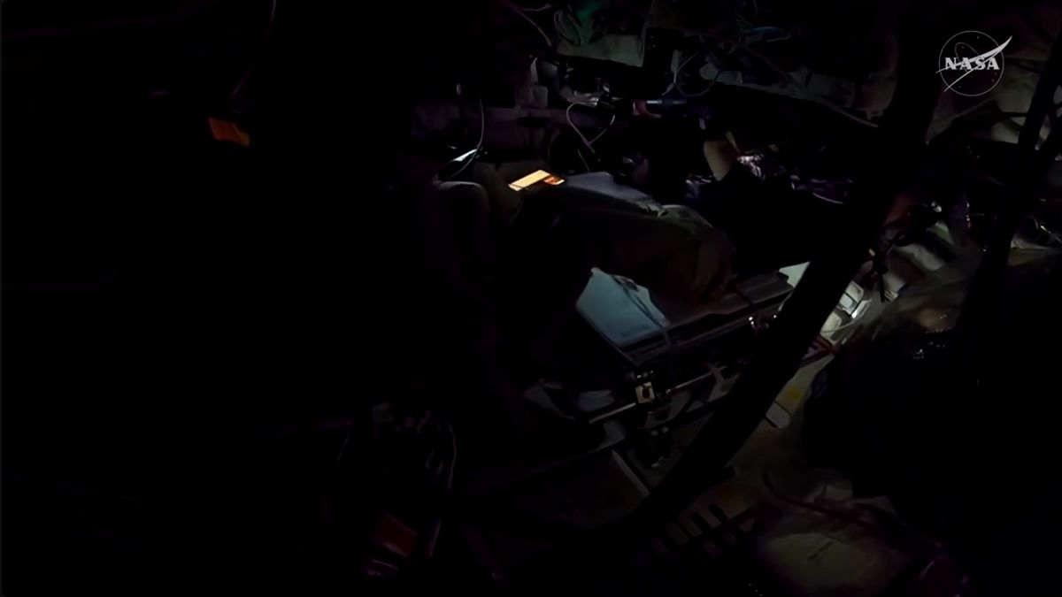 „Houstone, je skvělé opět slyšet Zemi.“ Posádka mise Artemis II byla 40 minut bez signálu